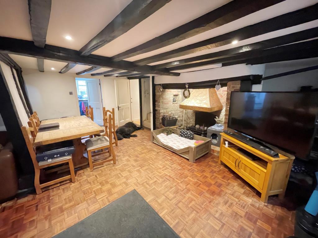 Lot: 23 - PERIOD PROPERTY WITH PERMISSION FOR ALTERATIONS AND POTENTIAL FOR SUB-DIVISION - Living room with exposed beams and inglenook fire place